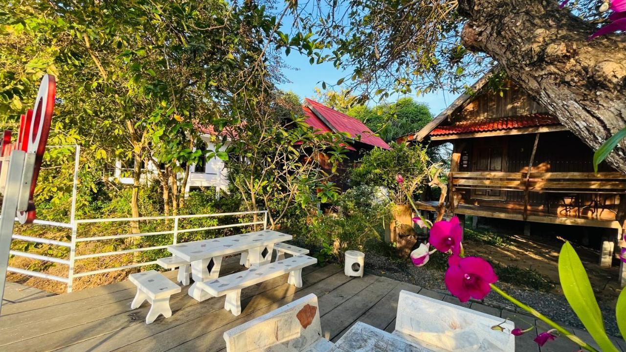 Moon River Resort Phimai Экстерьер фото