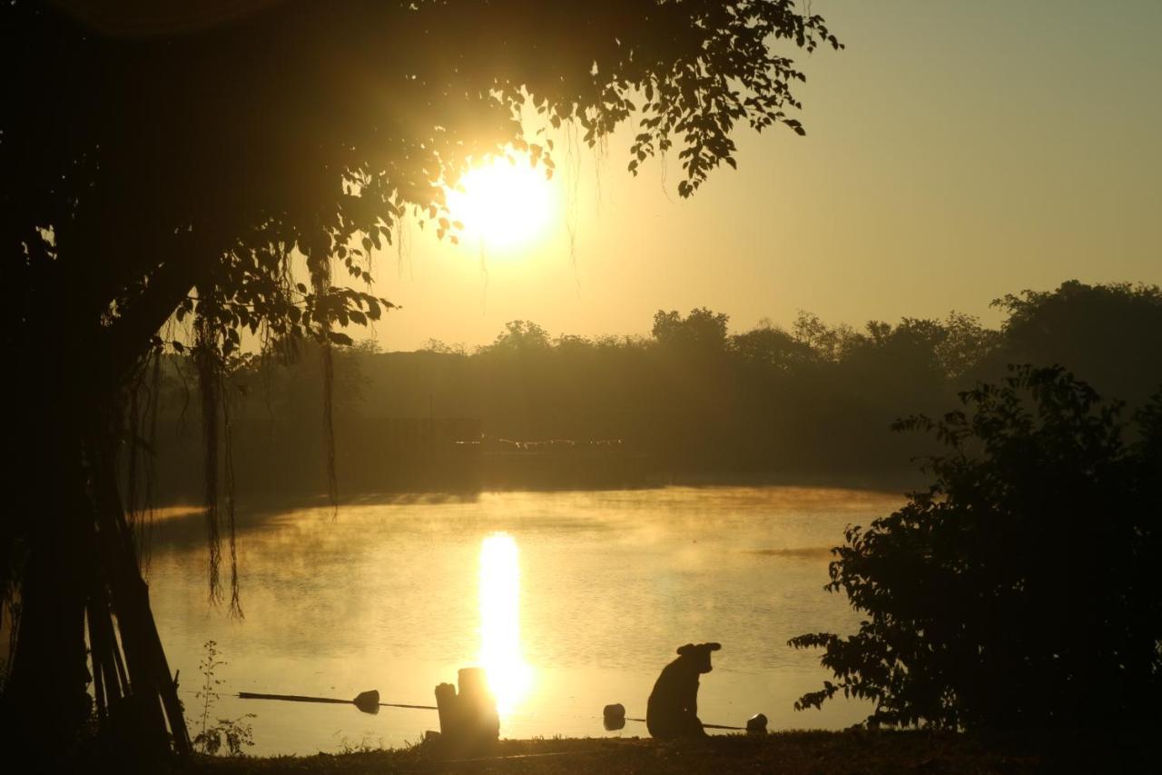 Moon River Resort Phimai Экстерьер фото